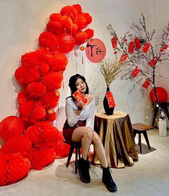 20 Mẫu trang trí cho quán cafe Tết xuân Ất Tỵ 2025 đẹp, nổi bật và thu hút 17 Mẫu trang trí quán cafe ngày Tết