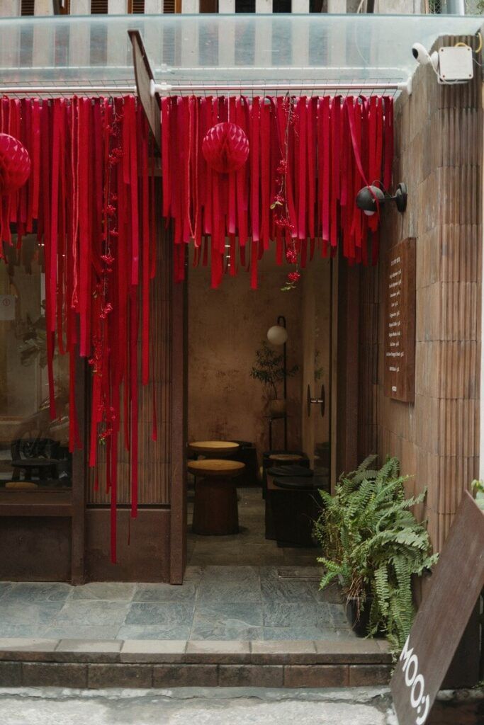 20+ Mẫu Trang Trí Tết Quán Cafe 2026 – Đẹp, Sáng Tạo, Dễ Thi Công 21