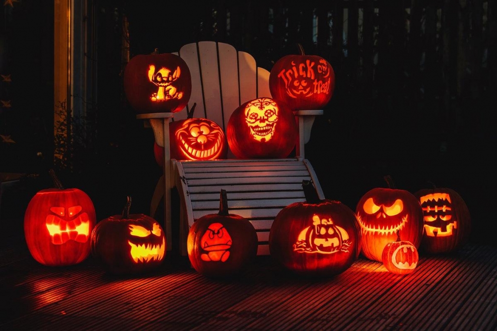 12 Cách trang trí Halloween cho quán cafe đẹp, gây ấn tượng nhất 2025 8 Cách trang trí Halloween cho quán cafe đẹp