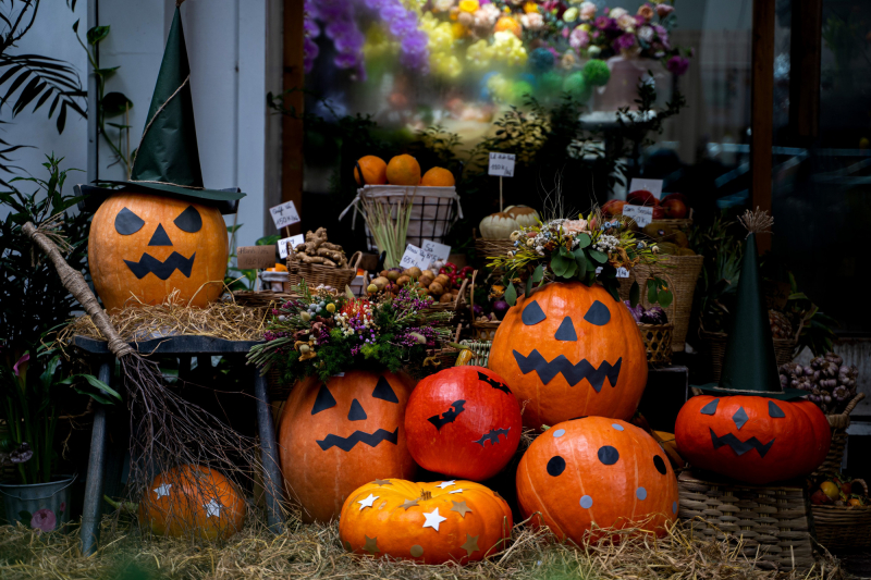 12 Cách trang trí Halloween cho quán cafe đẹp, gây ấn tượng nhất 2025 9 Cách trang trí Halloween cho quán cafe đẹp