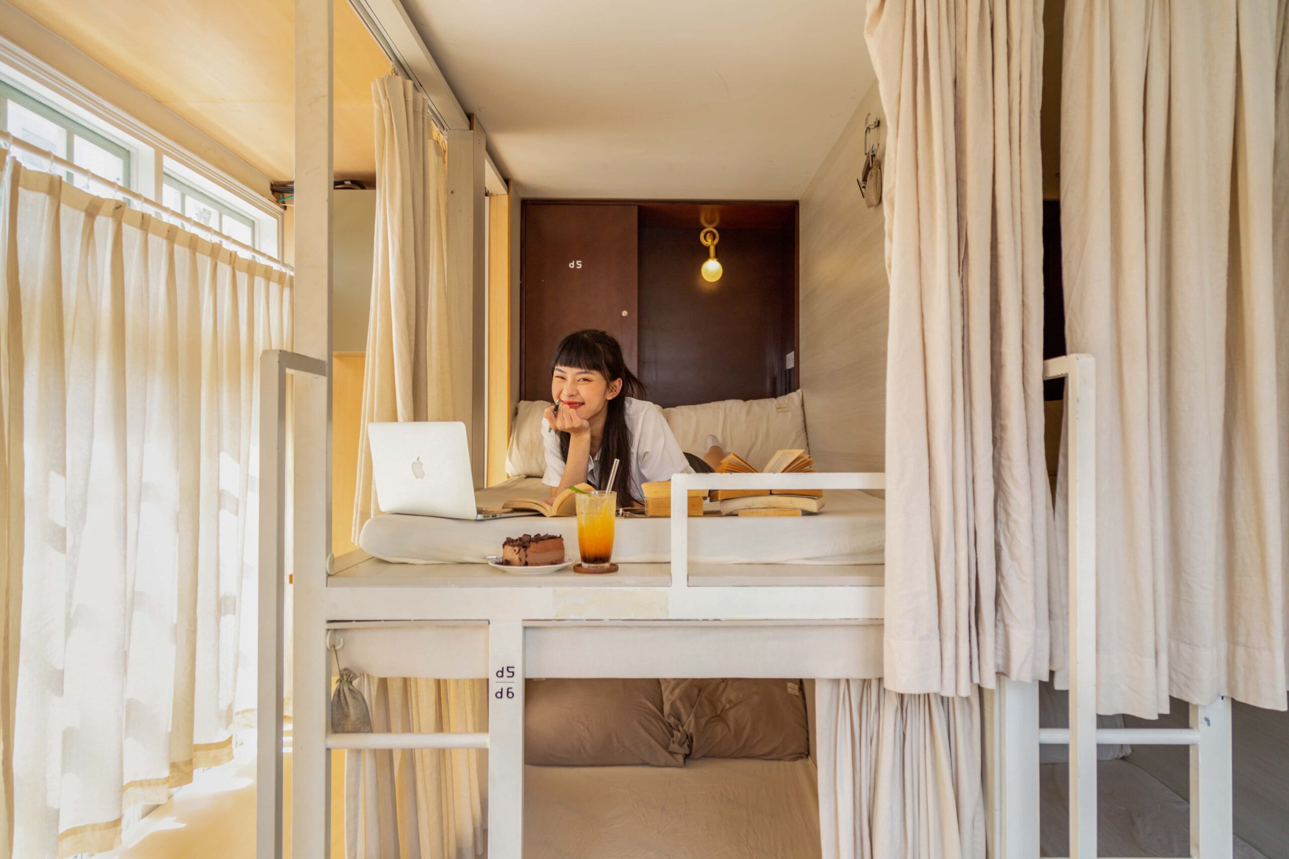 13+ Mẫu thiết kế quán cafe giường nằm (cafe in bed) đẹp mắt & ấm cúng 1 thiết kế quán cafe giường nằm