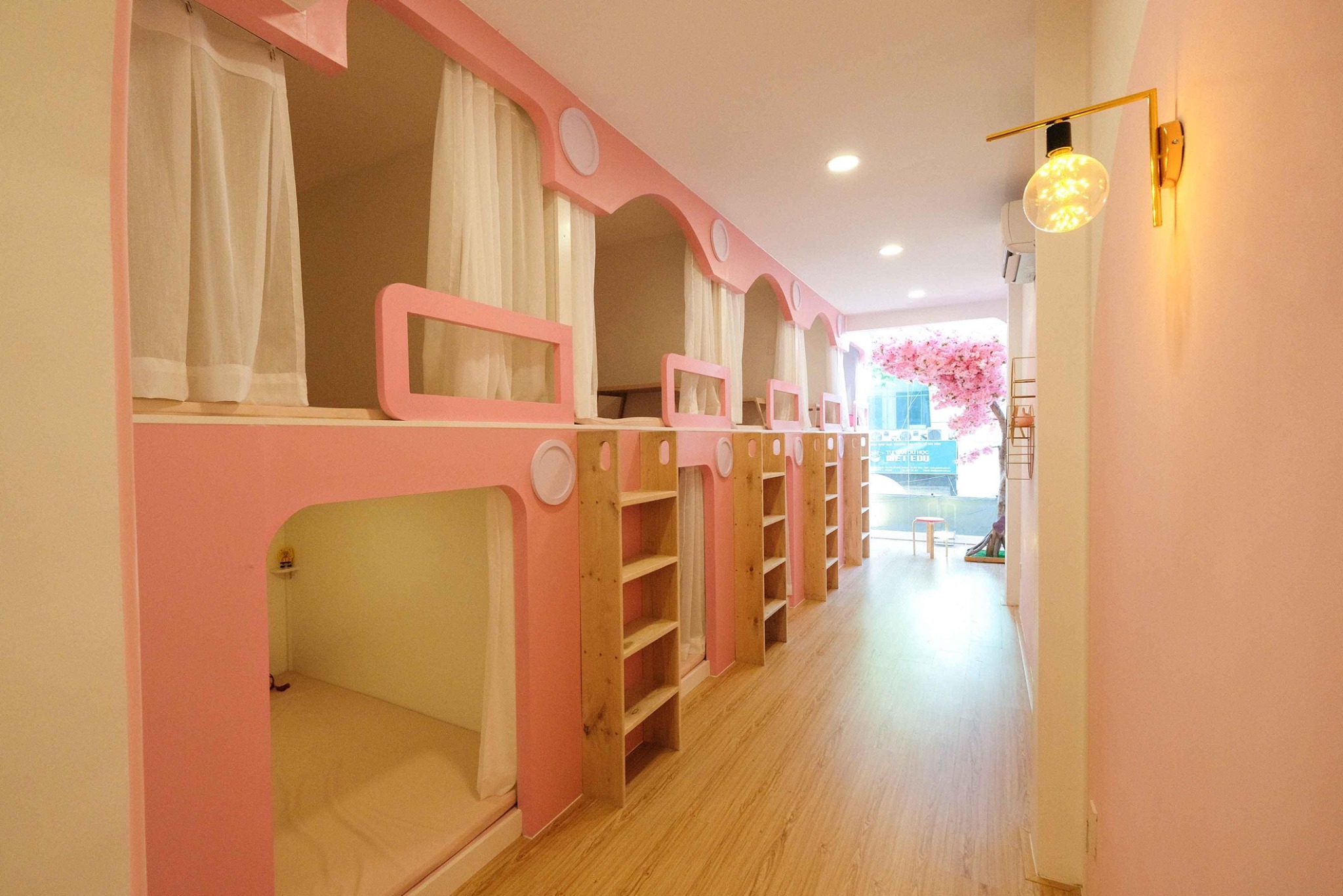 13+ Mẫu thiết kế quán cafe giường nằm (cafe in bed) đẹp mắt & ấm cúng 11 thiết kế quán cafe giường nằm