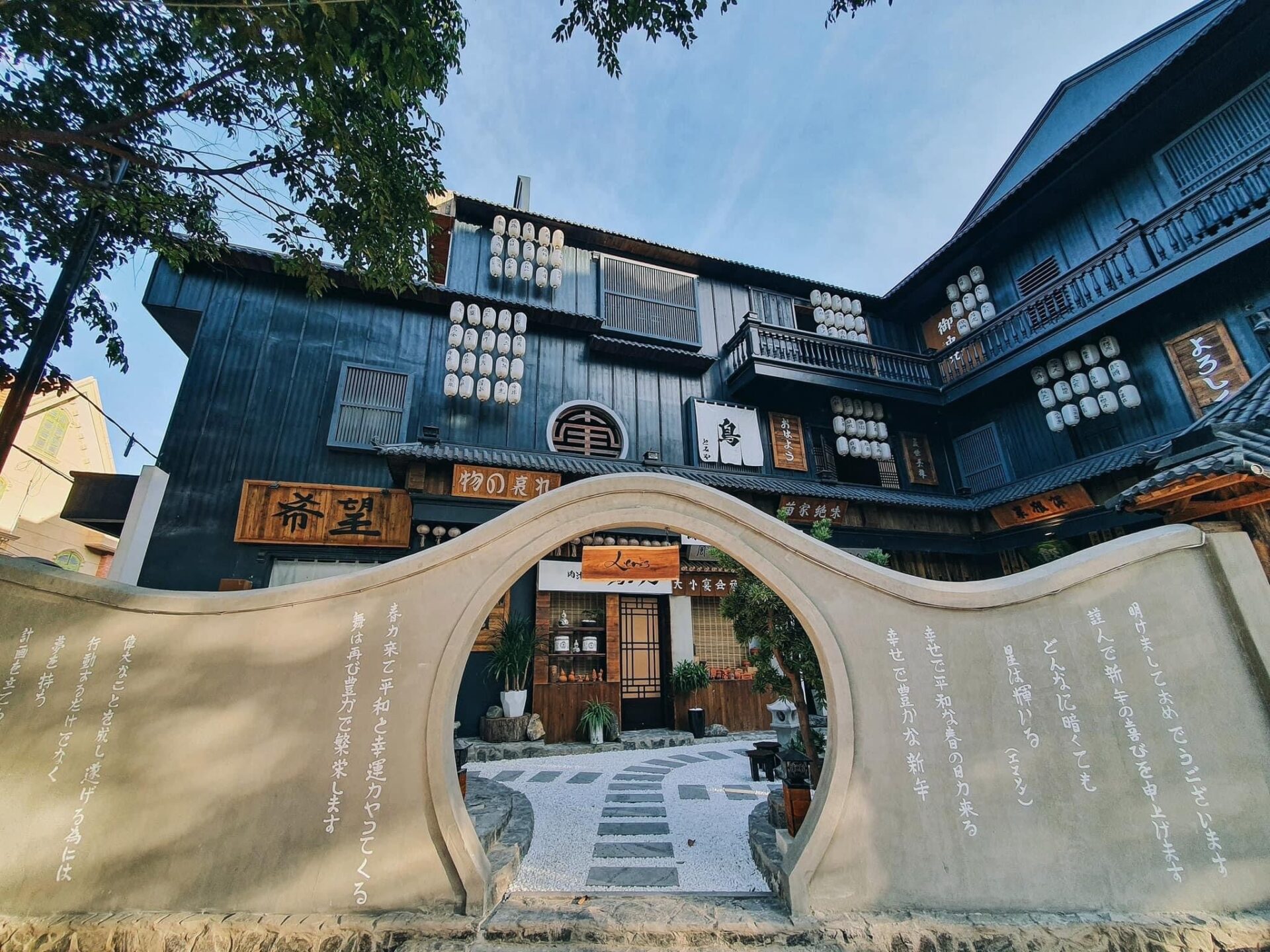 9 Mẫu thiết kế quán cafe studio đẹp độc đáo, thu hút khách check in 7 thiết kế quán cafe studio