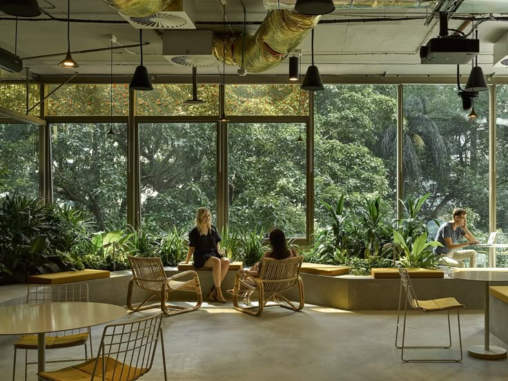 10+ Mẫu thiết kế quán cafe bằng kính đẹp và ấn tượng 9 thiết kế quán cafe kính