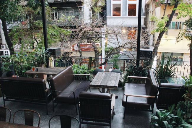 Cafe bistro là gì? Top 10 quán cafe bistro nổi tiếng độc đáo và mới lạ 12 nhà hàng bistro cafe