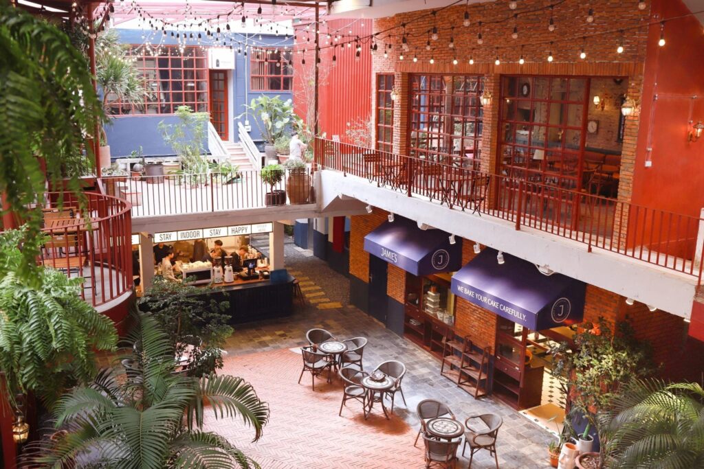 Cafe bistro là gì? Top 10 quán cafe bistro nổi tiếng độc đáo và mới lạ 13 nhà hàng bistro cafe