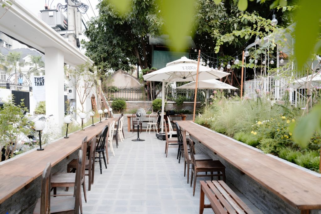 Thiết kế quán cafe từ biệt thự cũ 
