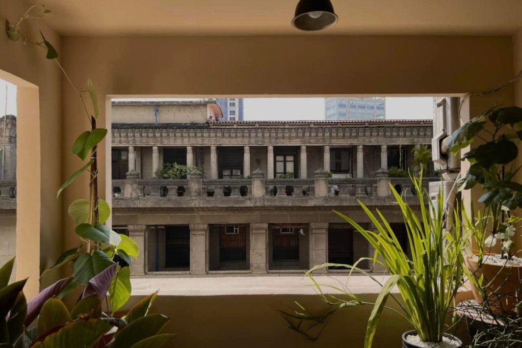 Thiết kế quán cafe từ biệt thự cũ 