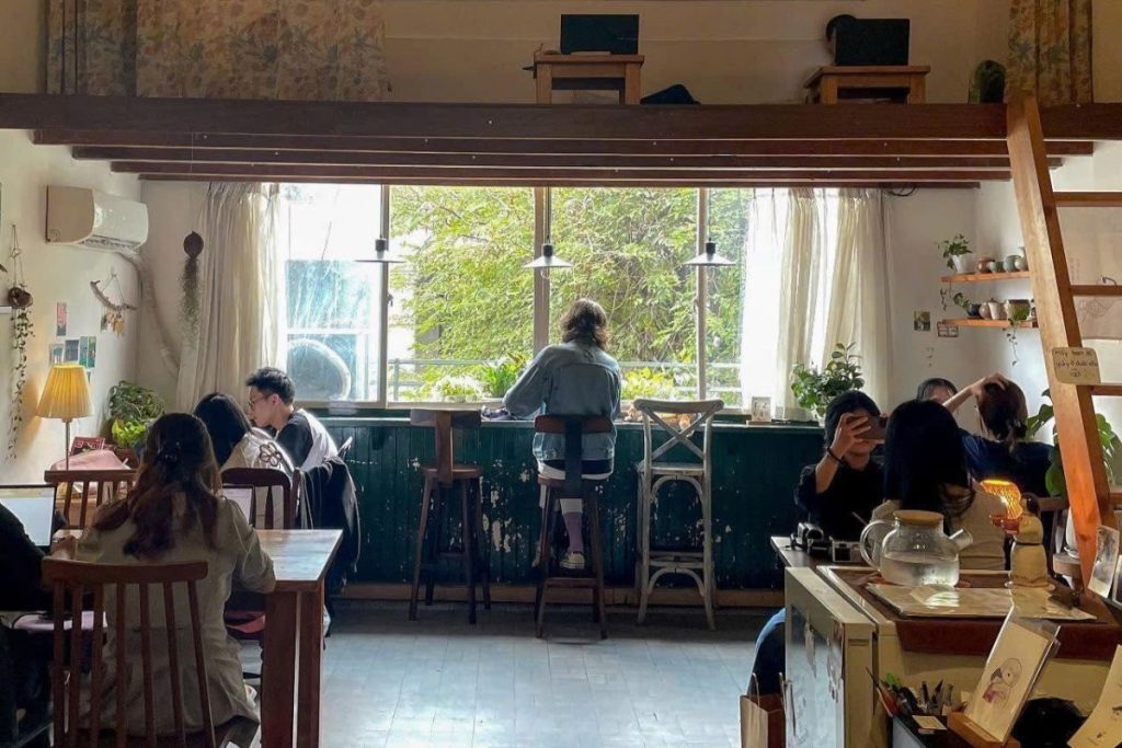 Thiết kế quán cafe từ biệt thự cũ 