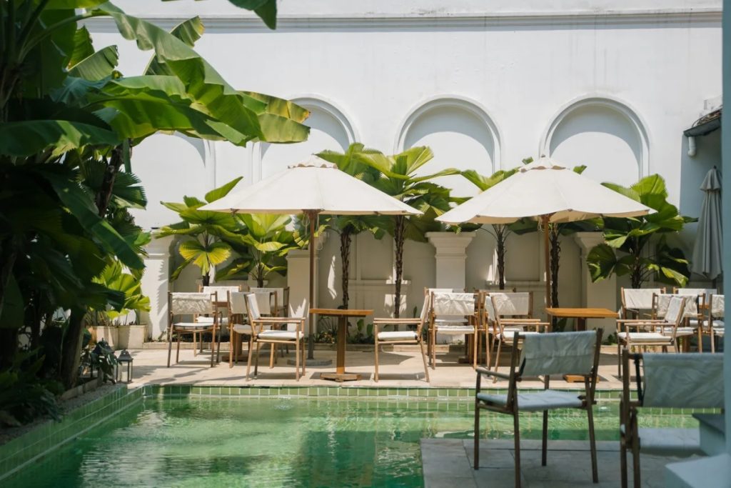 Thiết kế quán cafe từ biệt thự cũ 