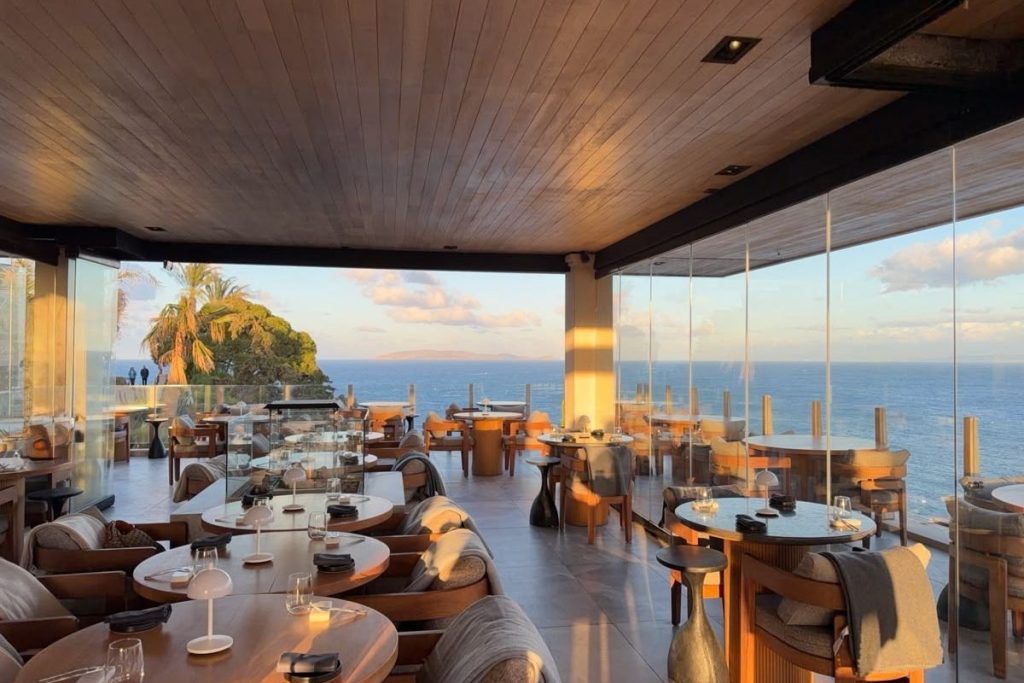 Thiết Kế Quán Cafe View Biển: 5 Nguyên Tắc Chuyên Gia & Ý Tưởng Hút Khách 4 Thiết kế quán cafe view biển