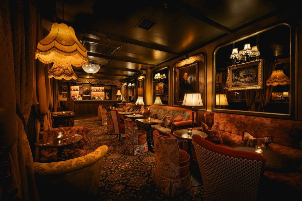 Giải Mã Phong Cách Steampunk Trong Thiết Kế: Xu Hướng Quán Cafe Độc Bản 11 Phong cách Steampunk trong thiết kế
